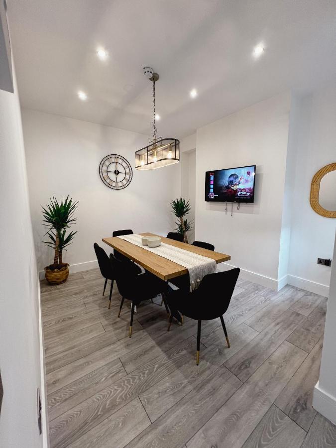 Stylish Stay Near The Stadium Walk To The Action Ливърпул Екстериор снимка